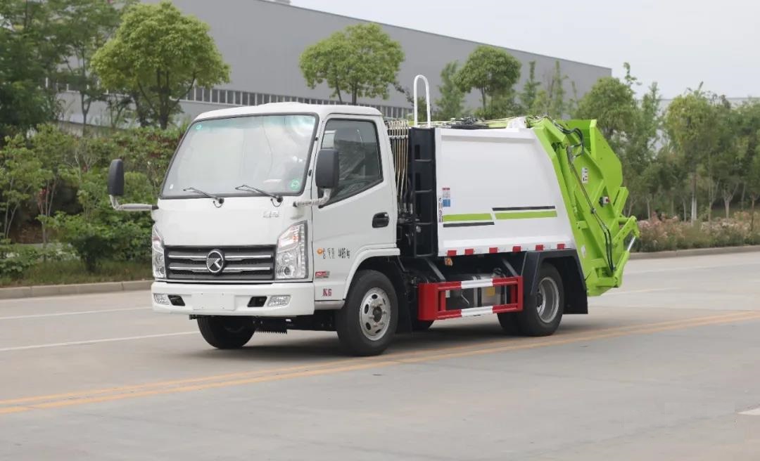 凯马4方蓝牌压缩垃圾车